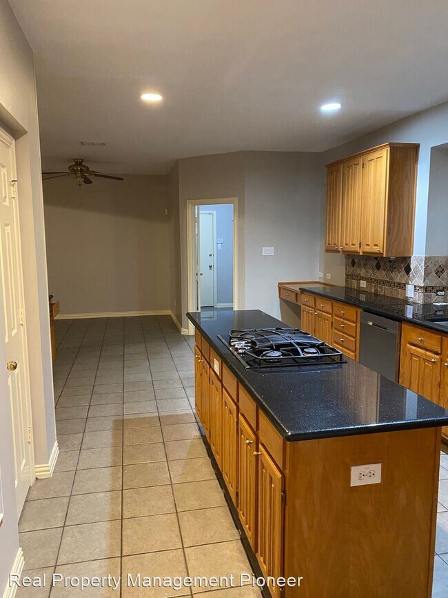 Building Photo - 5 br, 3 bath House - 721 Cresthaven Rd.