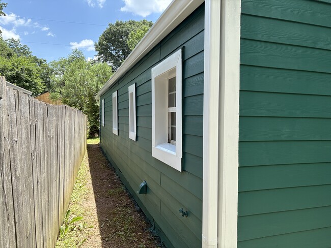 Photo - 1051 Grant Way SE House