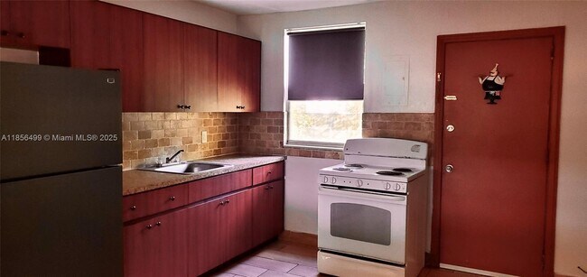 Building Photo - 1541 NE 131st Ln