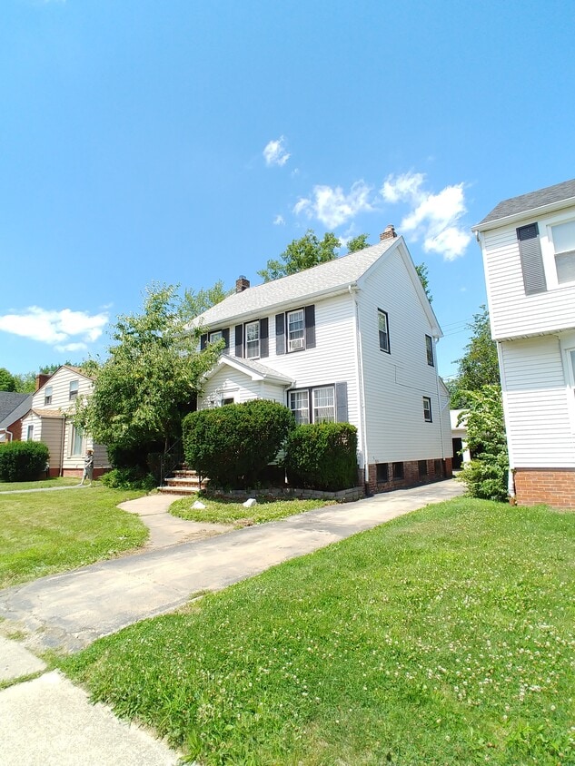 Front - 3905 E Antisdale Rd