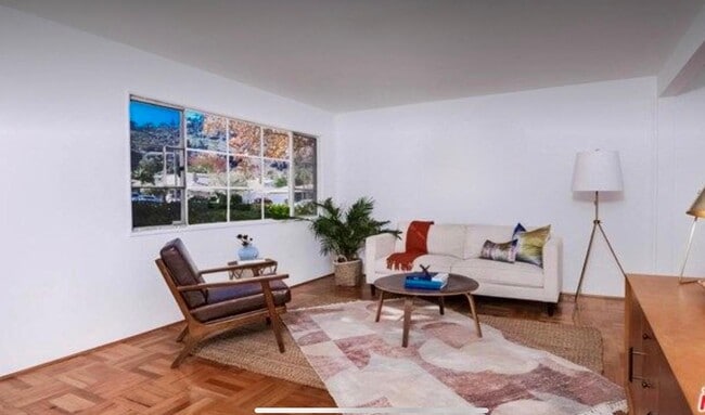 Living room - 5414 Village Grn