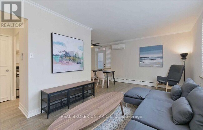 Photo du bâtiment - 78 Warren Rd