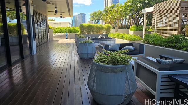 Building Photo - 888 Kapiolani Blvd