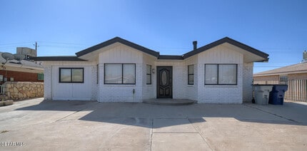 Building Photo - 9709 Vallarta Dr