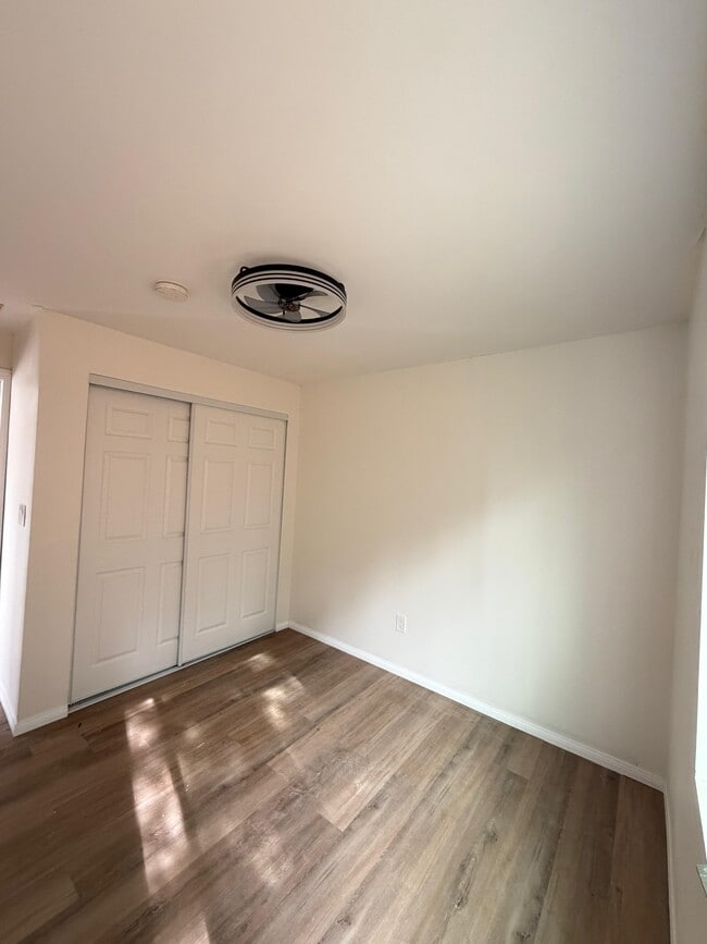 Habitación 2 - 442 D St