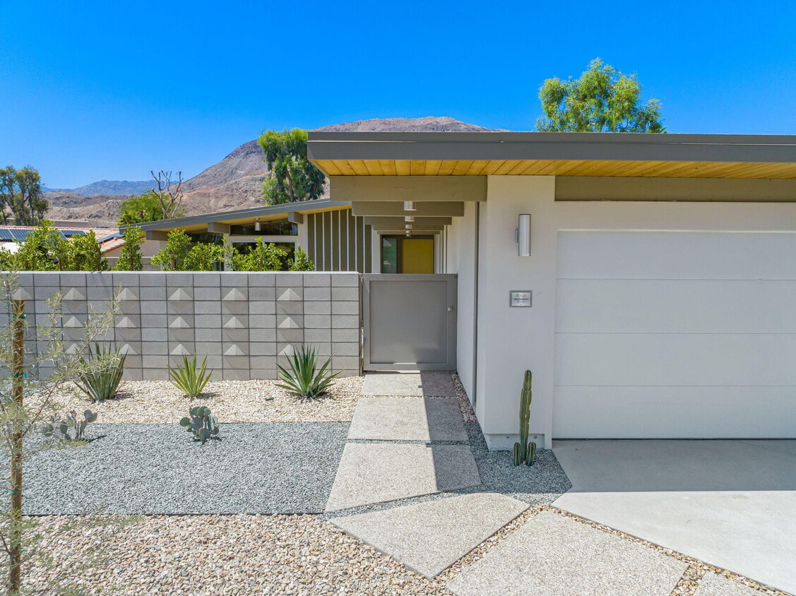 Primary Photo - 72385 Cholla Dr