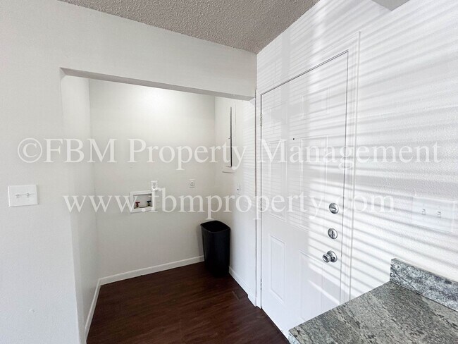 Foto del edificio - Willow Court Apartments, Unit 301 - Cozy 2...