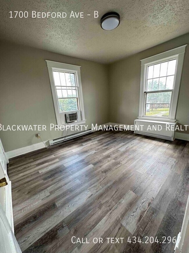 Building Photo - Two Bedroom Upper Level Duplex off Bedford...