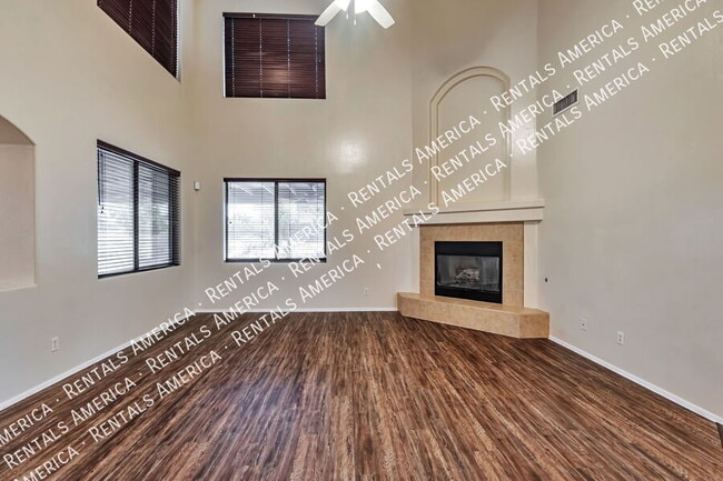 Building Photo - 10813 S Bear Table Tank Dr