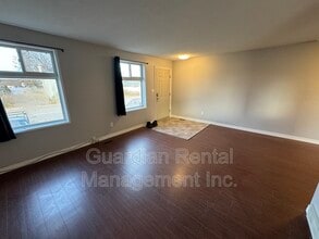Building Photo - 1522 Walsh St E