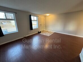 Building Photo - 1522 Walsh St E
