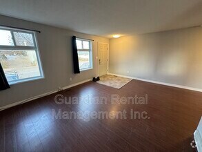 Building Photo - 1522 Walsh St E