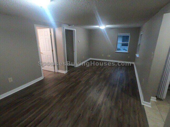 Building Photo - 5236 Rinehart Ave