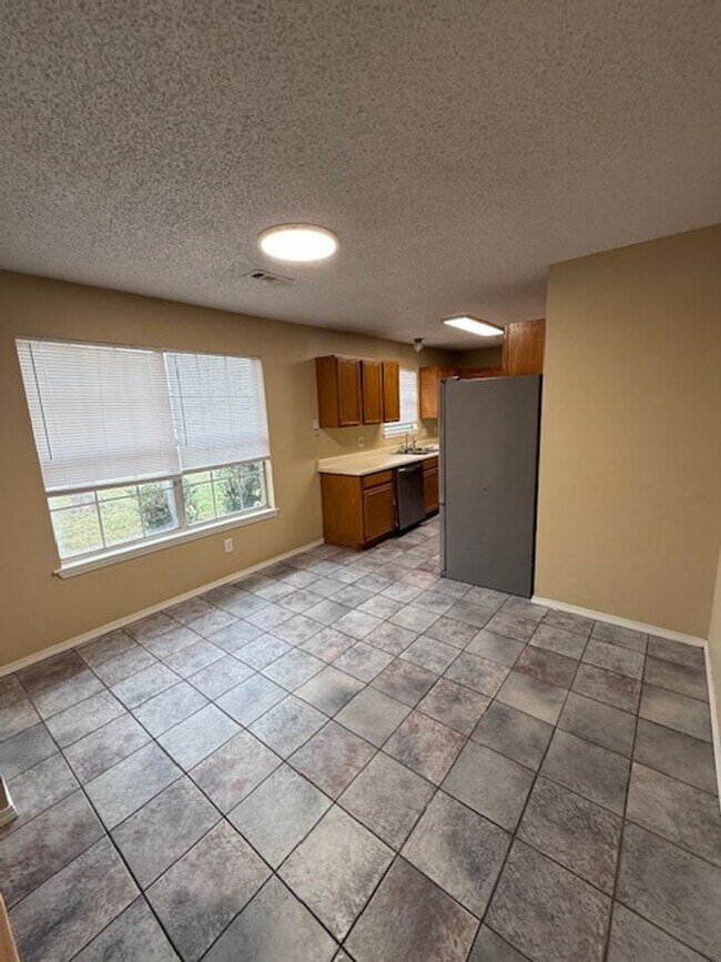 Foto del edificio - 3 Bedroom Home Available Soon!