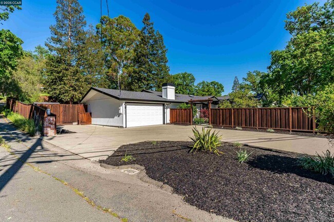 Building Photo - 2424 San Miguel Dr