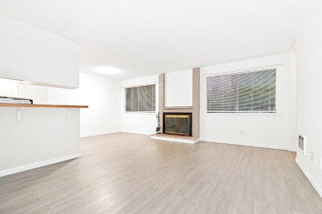 Building Photo - Renton 2 Bedroom in Great Location Available!