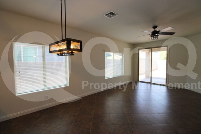Building Photo - 1686 W Paisley Dr