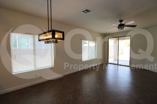 Foto del edificio - 1686 W Paisley Dr