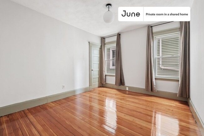 Building Photo - Private bedroom in 4 bed/1 bath Home