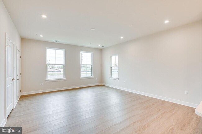 Foto del edificio - 14055 Sunrise Valley Dr