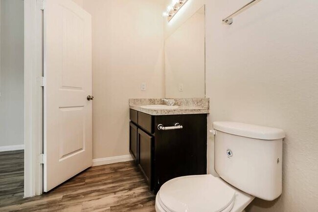 Foto del edificio - 5707 Kyle Cove Dr