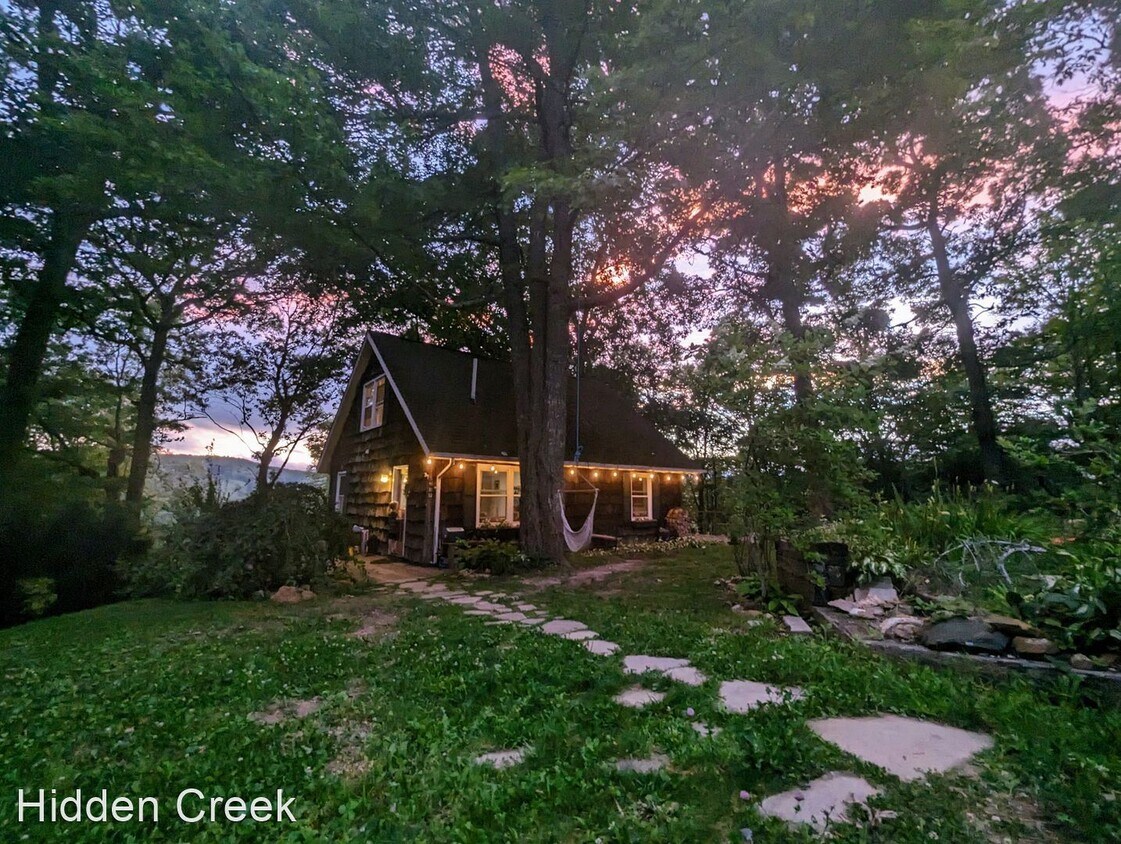 Foto principal - 4 br, 2 bath House - 257 Hemlock Hill Road