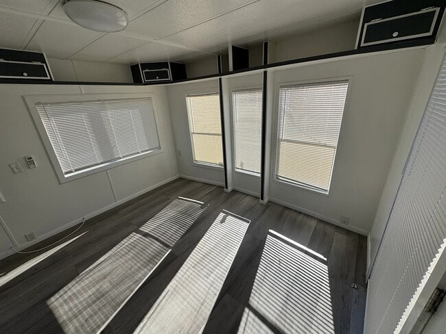 Building Photo - 64 Sylvia St