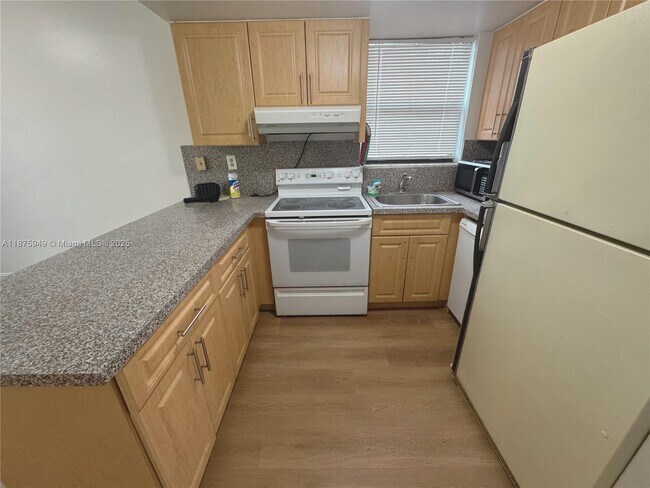 Foto del edificio - 2071 W 54th St