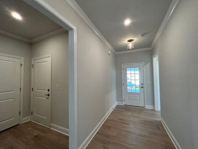 Building Photo - 473 Bandon Wy