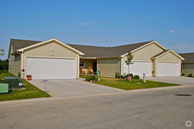 Building Photo - Gardens of Weatherford