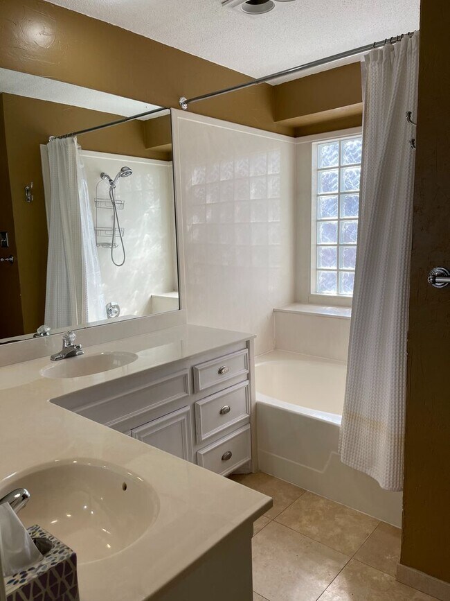 Foto del edificio - Beautiful clean home! Available April 10th, 2026!!