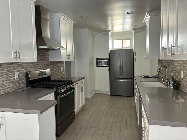 Foto del edificio - La Crescenta 3 bedroom 2 bath updated home.