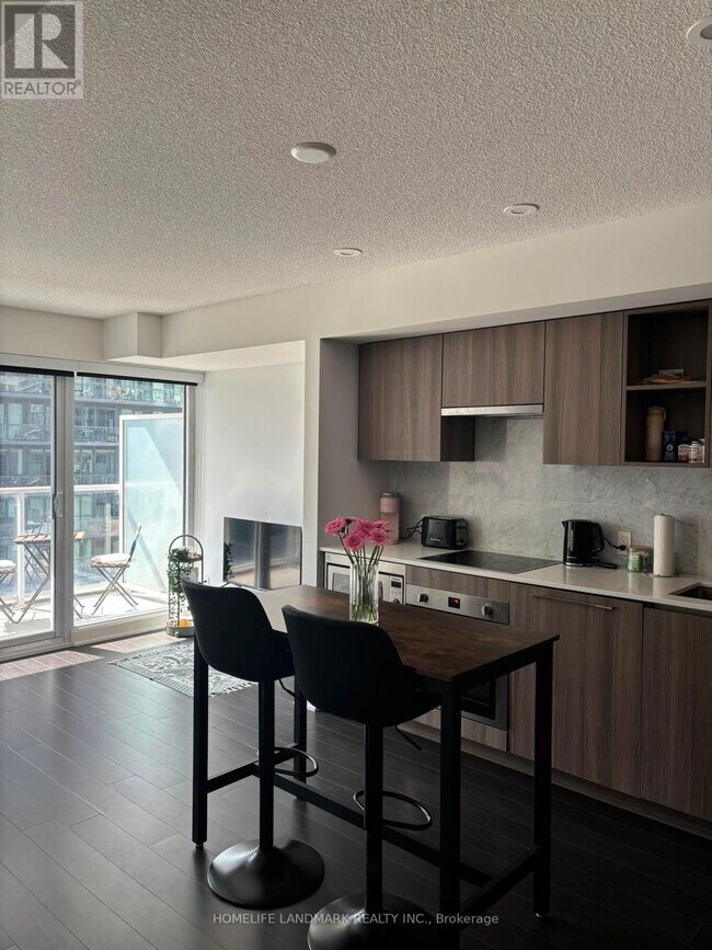 Photo du bâtiment - 19 Bathurst St