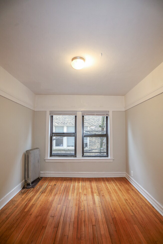 Foto del edificio - 7453 N Greenview Ave