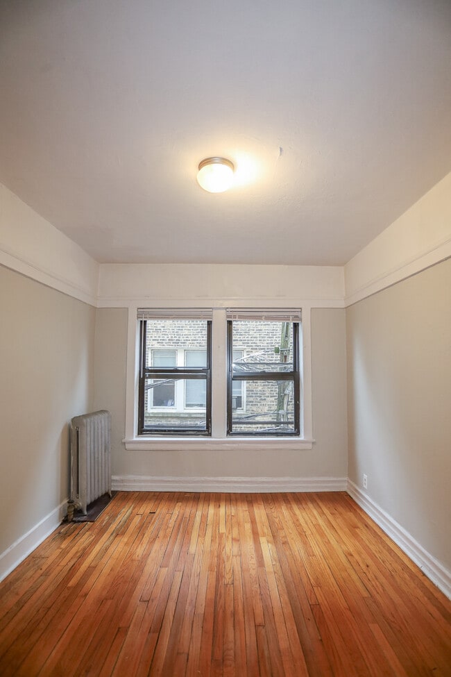 Building Photo - 7453 N Greenview Ave