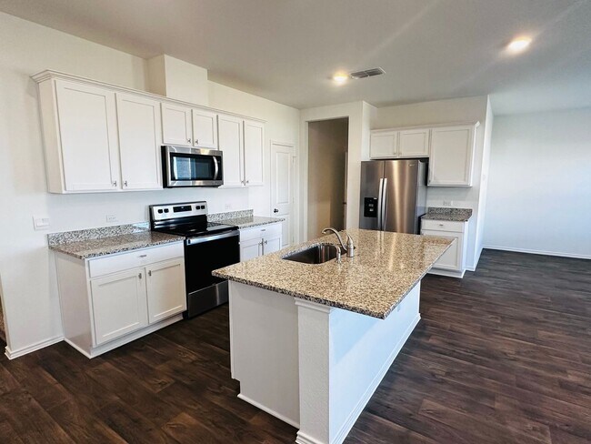 Foto del edificio - NEW CONSTRUCTION 4 Bedroom, 3 Bath Single ...