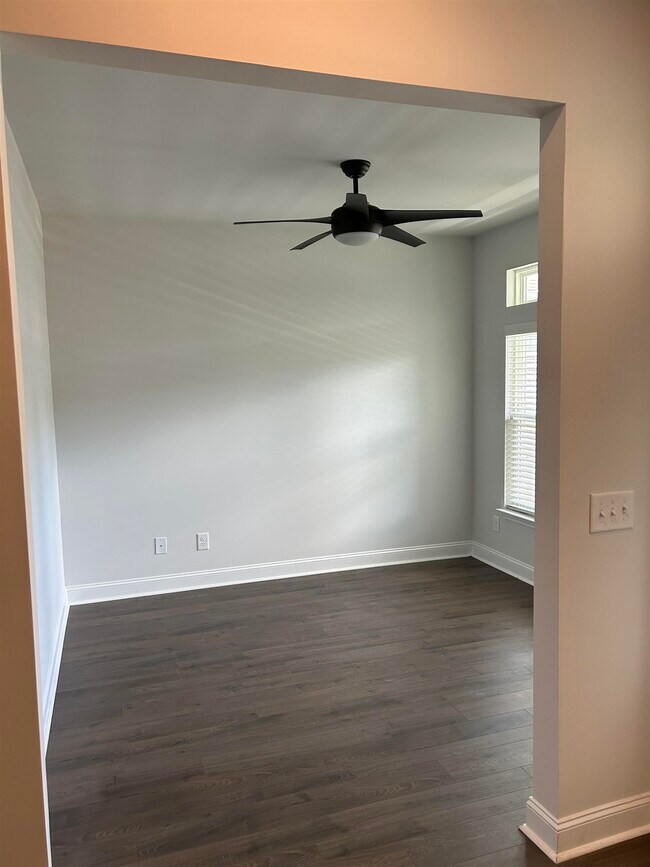 Foto del edificio - 2404 Blue Crane Cir