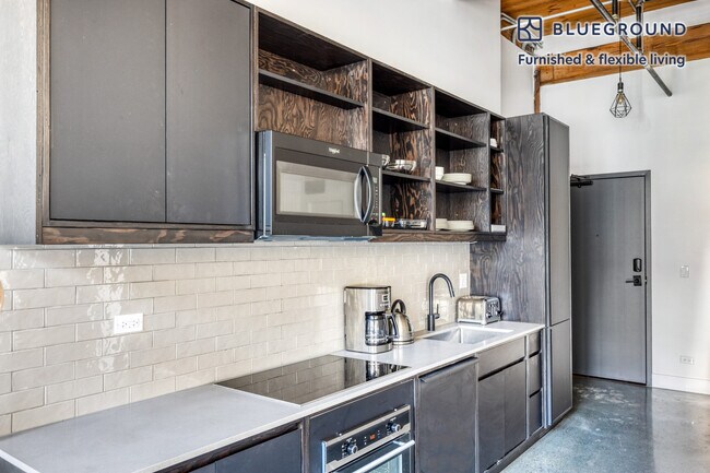 Foto del edificio - 2061 N Southport Ave