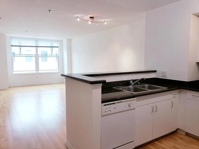 Building Photo - 8100 Oceanview Terrace