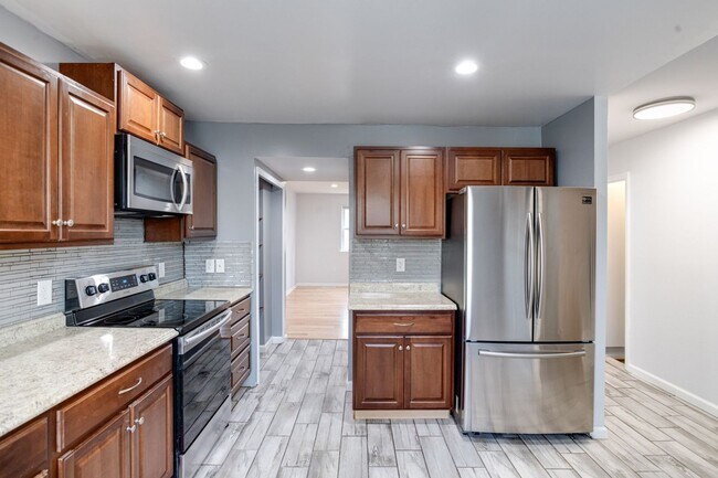 Foto del edificio - 3 Bedroom End of Group Townhome in Parkvil...