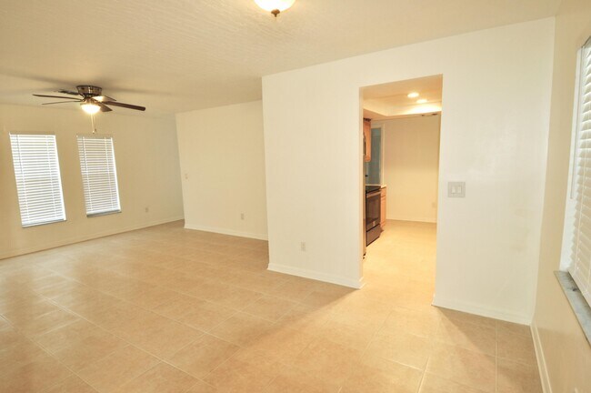 Foto del edificio - 838 Gillen Ave NW