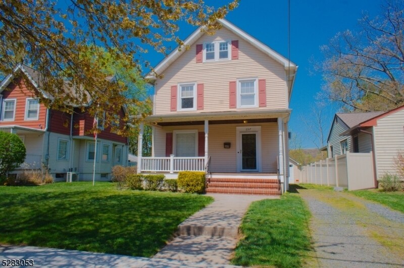 Primary Photo - 237 W Franklin St