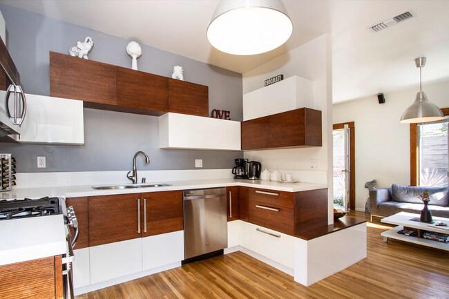 Foto del edificio - 2161 Ewing St