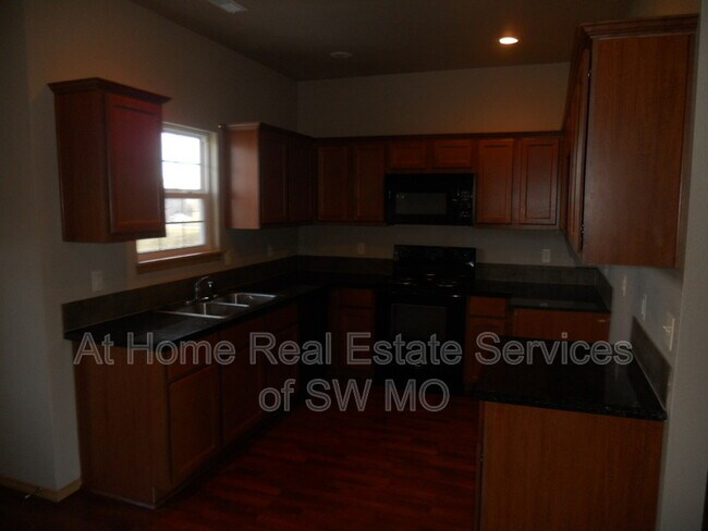 Foto del edificio - 650 Rilynn Ave