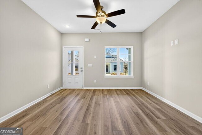 Foto del edificio - New Construction open concept, 3 bedroom home in Lagrange! Must see!