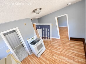 Building Photo - 832 Elm St