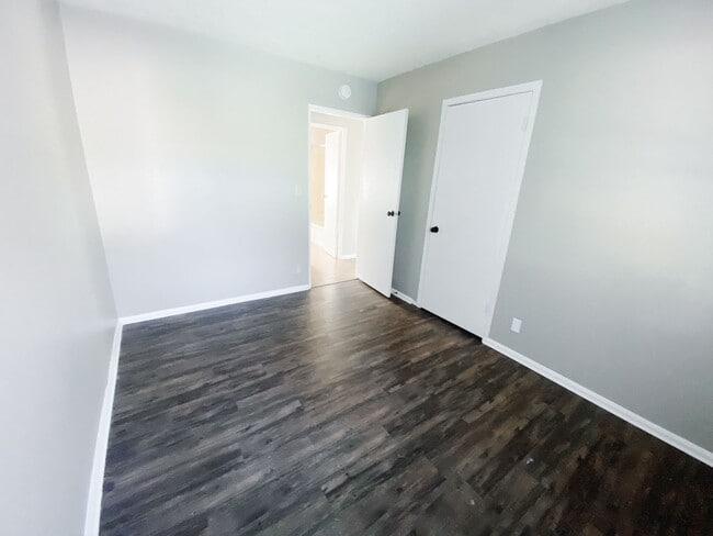 Building Photo - Three Bedroom Home