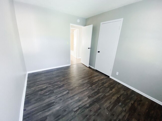 Foto del edificio - Three Bedroom Home