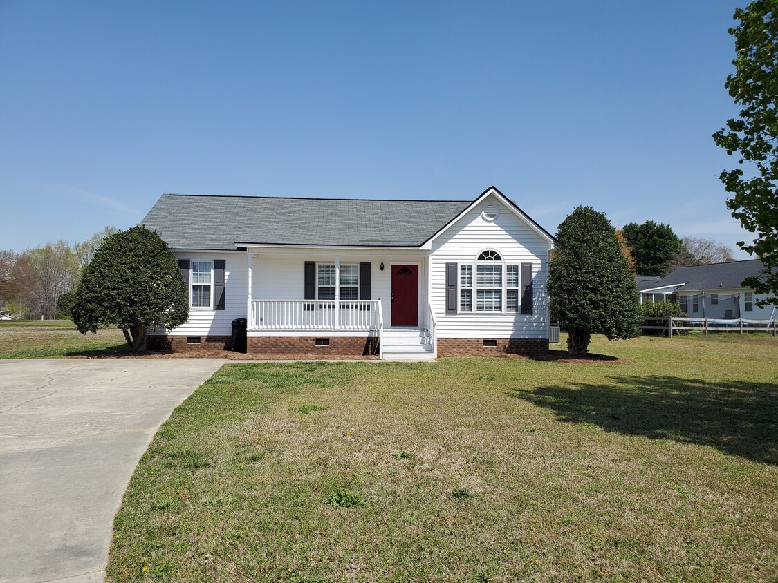 Primary Photo - 104 Eddy Ct