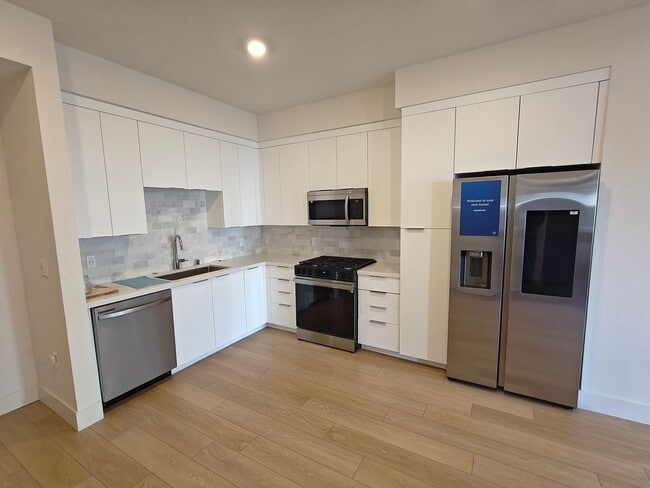 Foto del edificio - Luxury One-Bedroom Condo for Lease